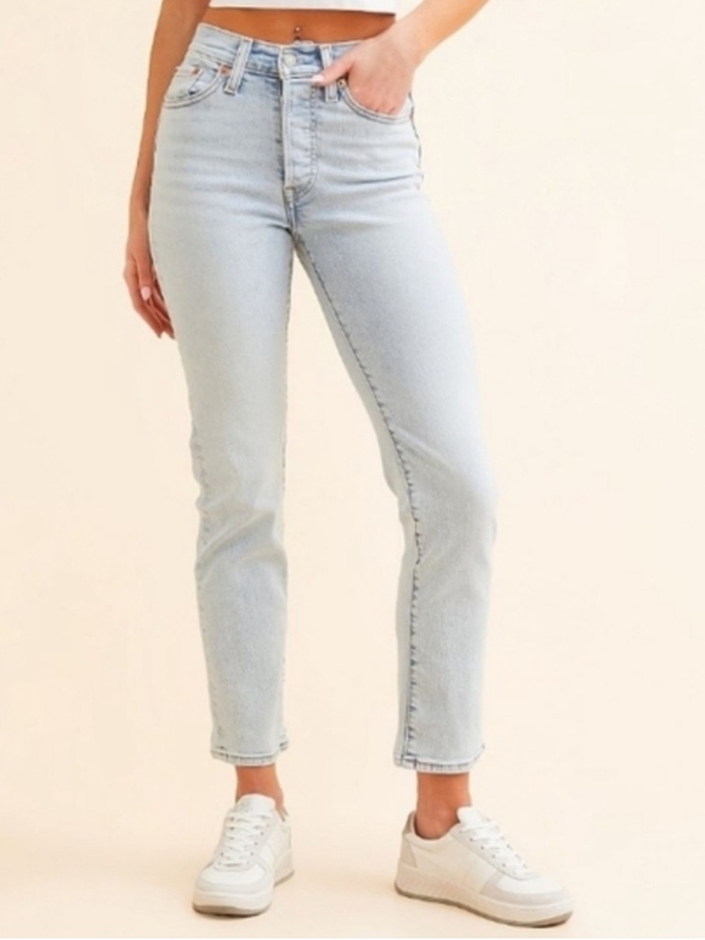 Levi’s Wedgie Straight High Rise Jeans Size 26 Button Fly 28” Inseam Light Blue